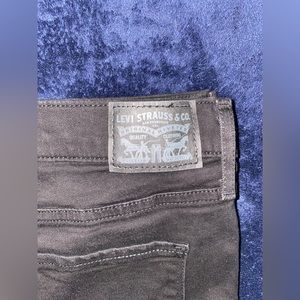 LEVI’S SIZE 28 FRINGED BLACK JEANS